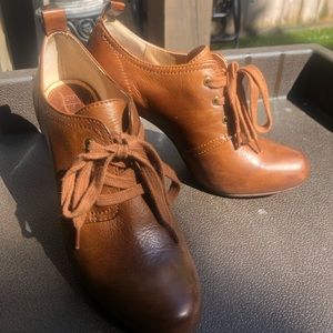 Frye’s Marissa Oxford Cognac soft vintage leather